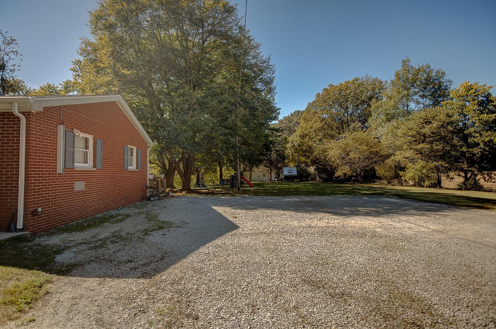 2203 Motel Road Highland, IL 62249 - Photo 6 of 52