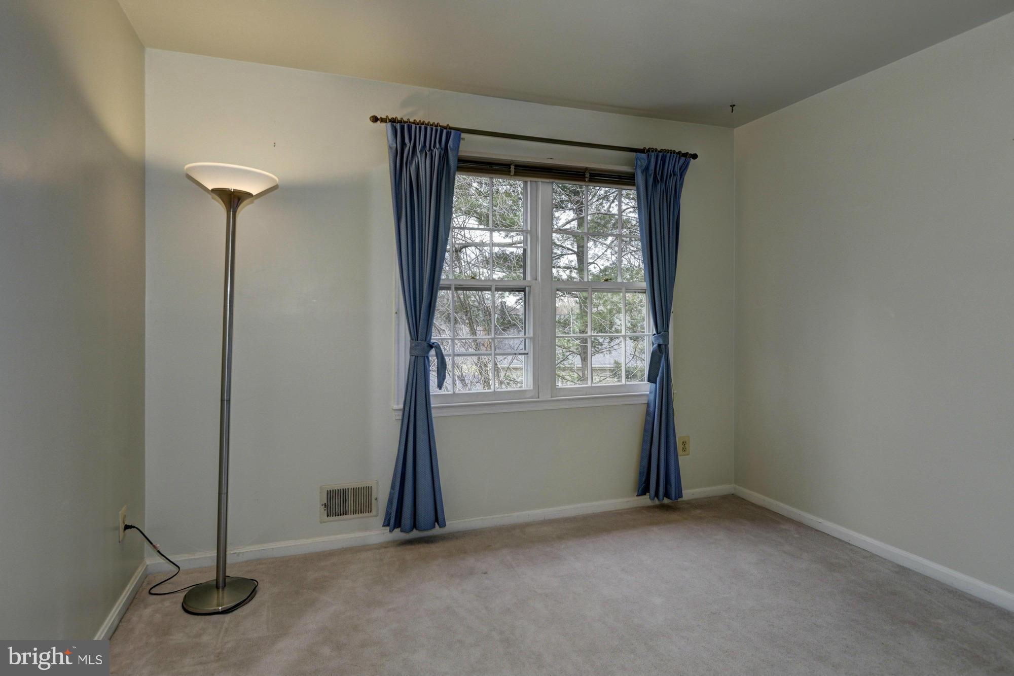 26 Treworthy Road Gaithersburg, MD 20878 - Photo 22 of 29 Bedroom
