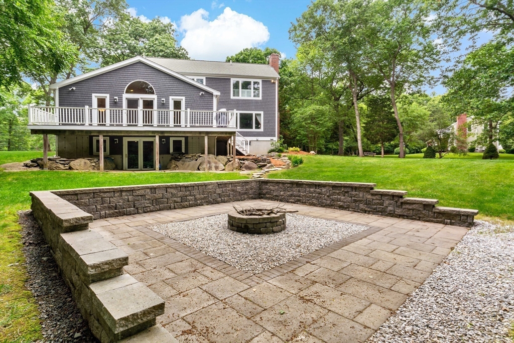 7 Bay Meadow Road Berkley, MA 02779 - Photo 4 of 36 Gallery Image 4
