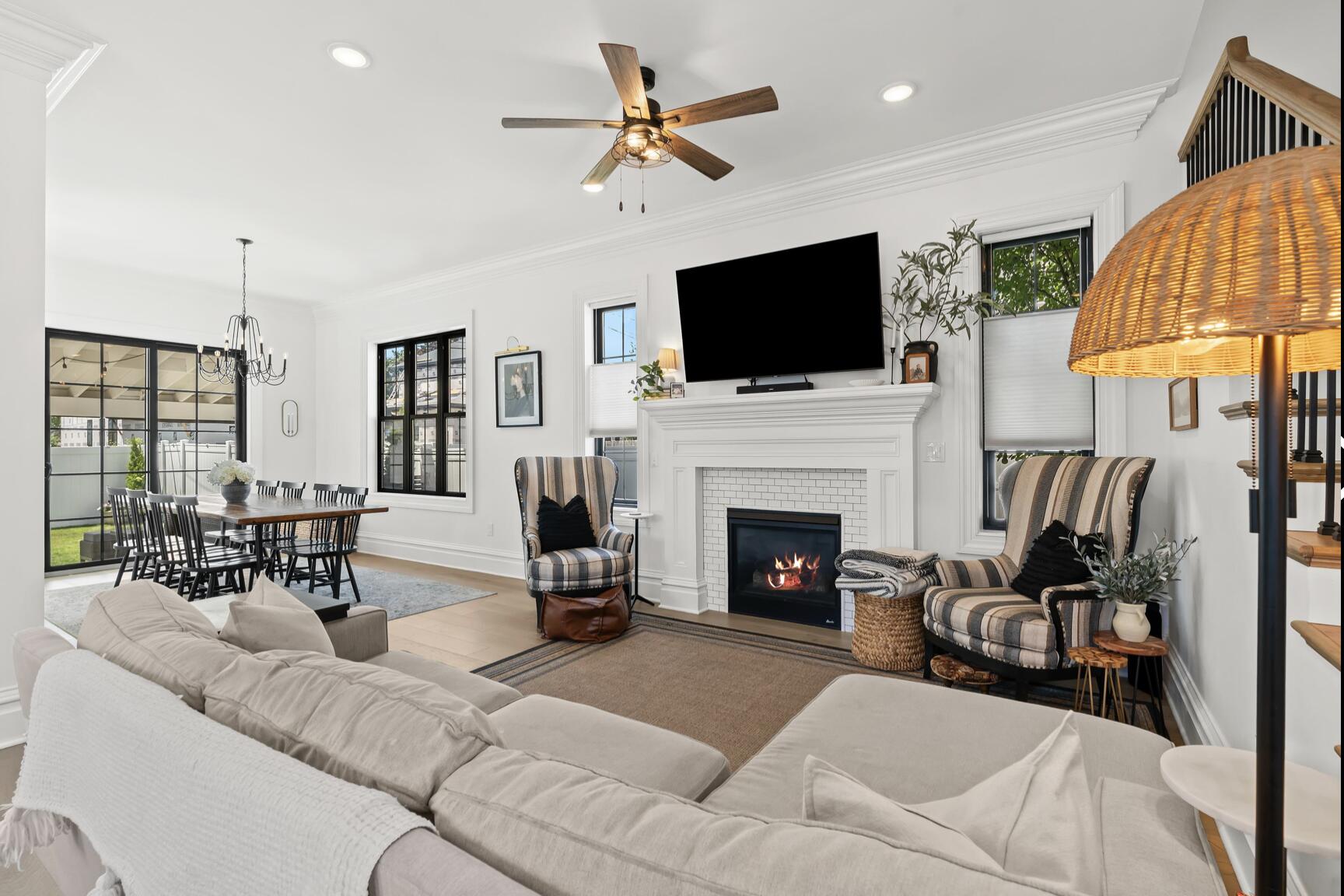 2020 Watkins Lake Road Waterford, MI 48328 - Photo 12 of 29 7 pic