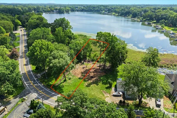 $907,000 | 2020 Watkins Lake Road, Waterford, MI 48328