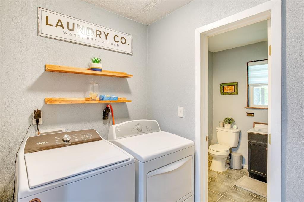 7110 Apache Circle Mabank, TX 75156 - Photo 19 of 36 a utility room with dryer and washer