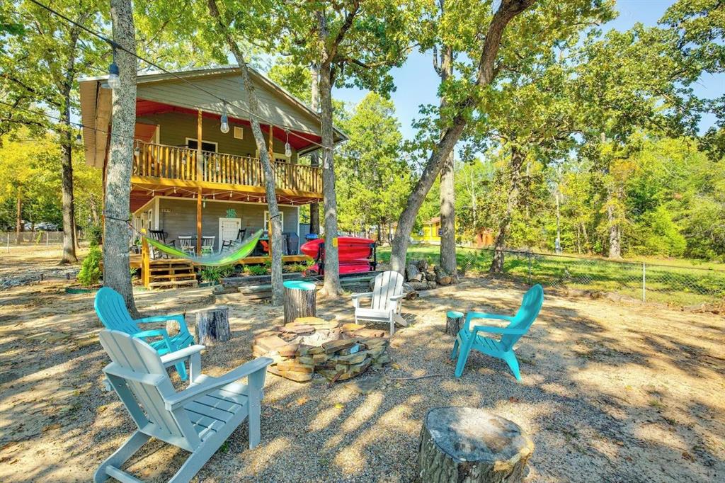 7110 Apache Circle Mabank, TX 75156 - Photo 4 of 36 an outdoor space with patio