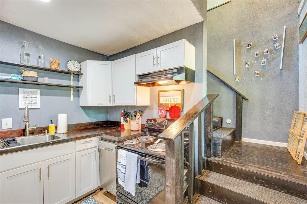 7110 Apache Circle Mabank, TX 75156 - Photo 7 of 36 a kitchen with stainless steel appliances granite countertop a sink a stove and cabinets