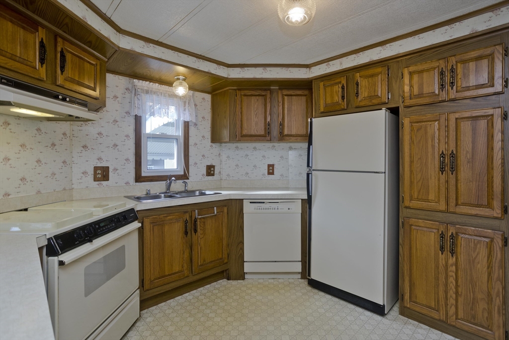 3 Annie's Way West Springfield, MA 01089 - Photo 12 of 36