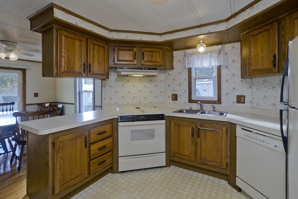 3 Annie's Way West Springfield, MA 01089 - Photo 14 of 36