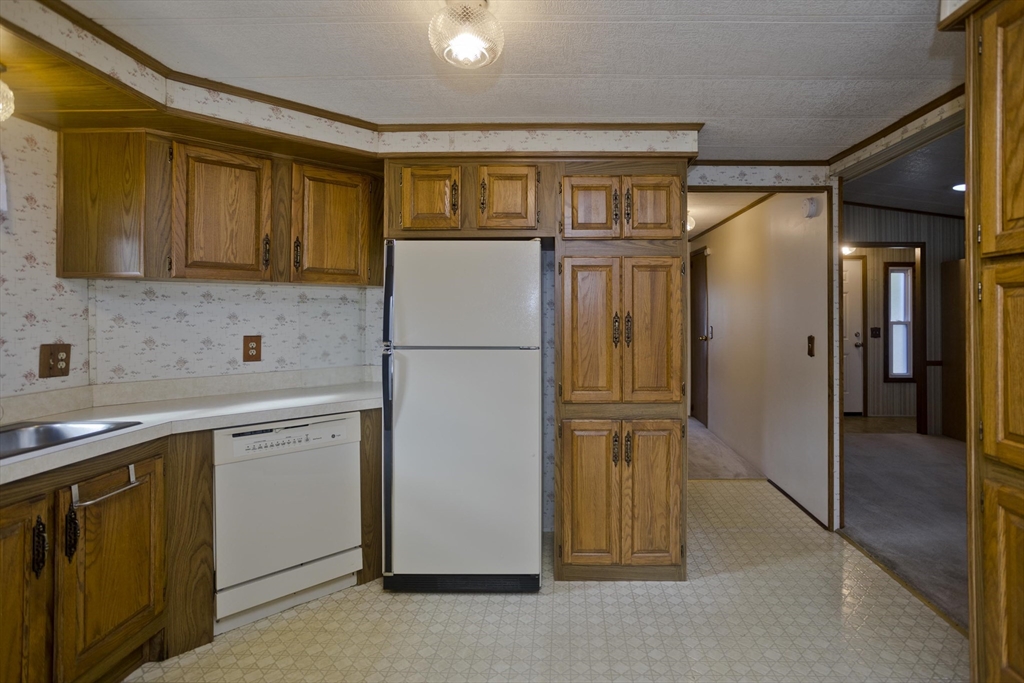 3 Annie's Way West Springfield, MA 01089 - Photo 17 of 36