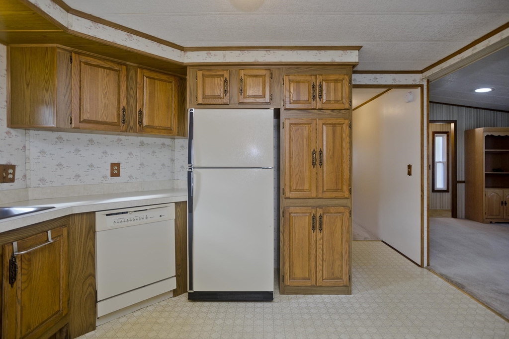 3 Annie's Way West Springfield, MA 01089 - Photo 18 of 36