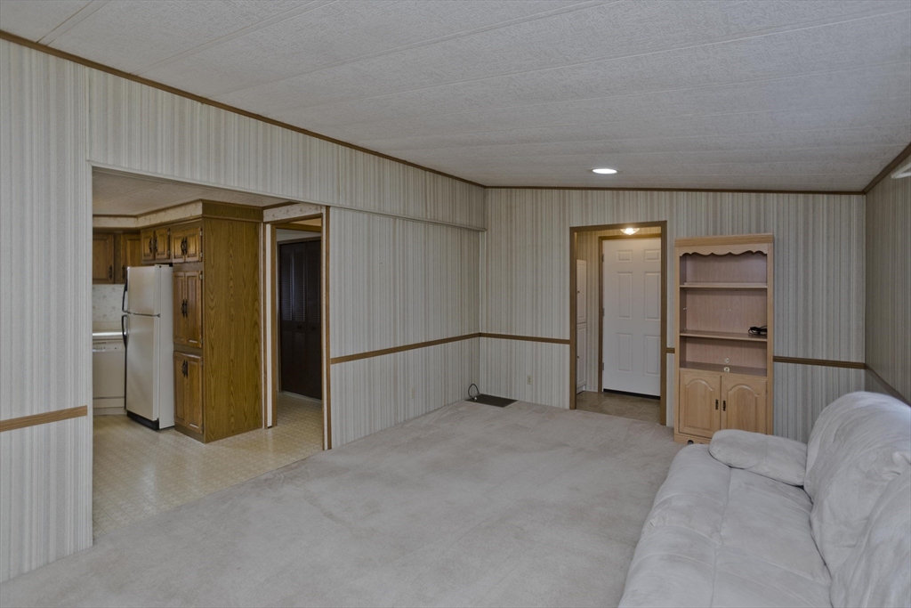 3 Annie's Way West Springfield, MA 01089 - Photo 7 of 36