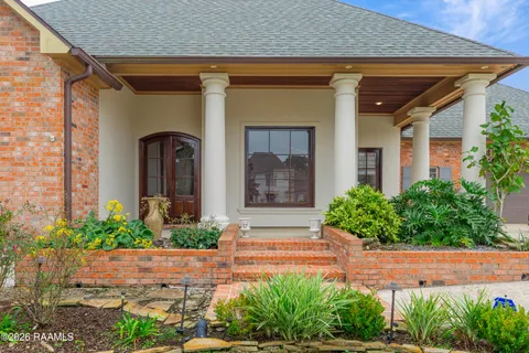 $615,000 | 122 Maple Grove Lane, Youngsville, LA 70592