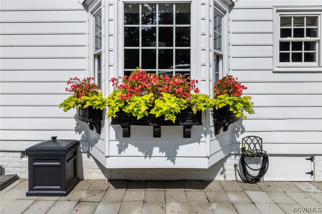 2921 Barrow Place Midlothian, VA 23113 - Photo 32 of 41 a view of a entryway with flower pots