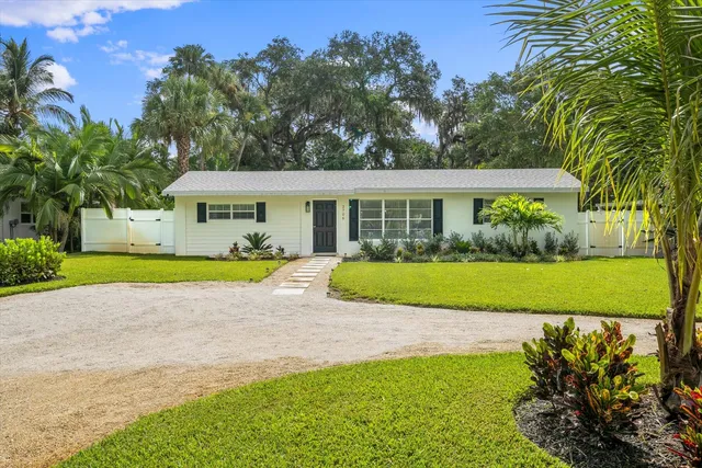 $3,200 | 2706 10th Avenue, Vero Beach, FL 32960