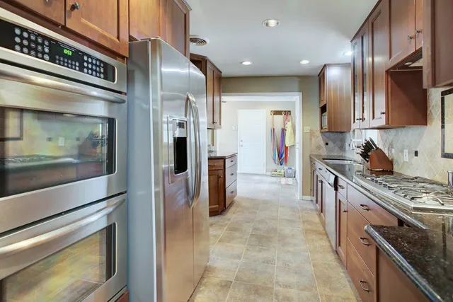 $2,900 | 1010 Bay Oaks Road, Houston, TX 77008