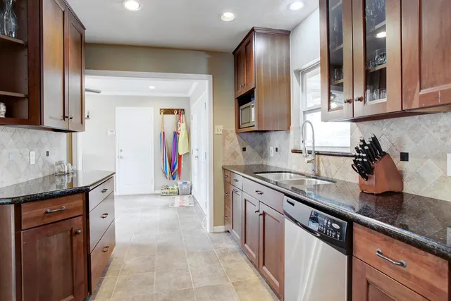 $2,900 | 1010 Bay Oaks Road, Houston, TX 77008