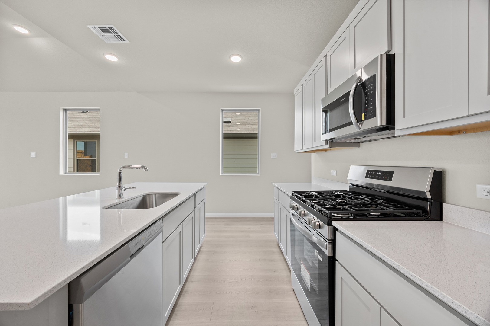 206 Hornet Street Elgin, TX 78621 - Photo 12 of 39