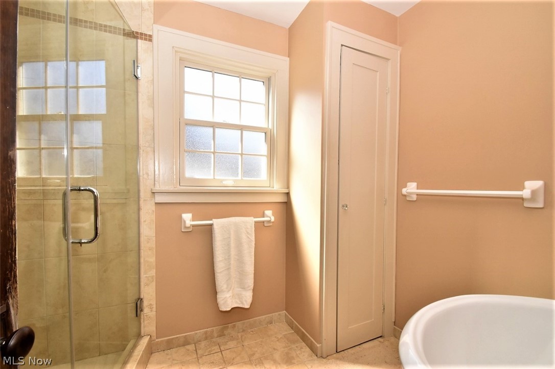 2592 Ashurst Road University Heights, OH 44118 - Photo 17 of 20
