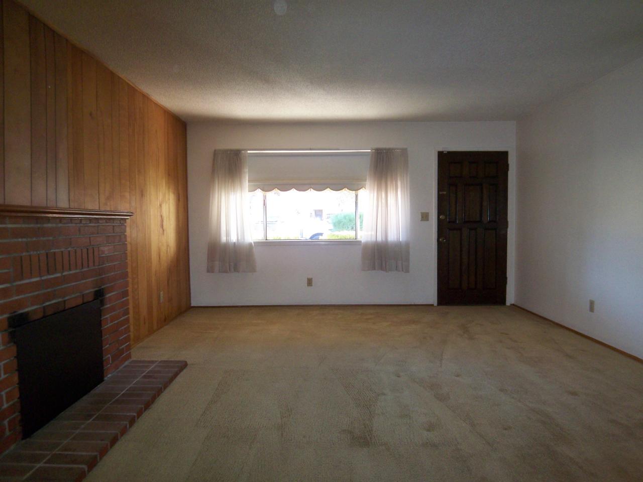 3773 Alma Avenue Redding, CA 96002 - Photo 4 of 12 an empty room with windows
