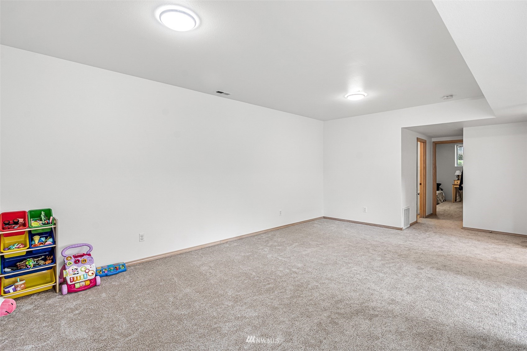 19329 Winesap Road Bothell, WA 98012 - Photo 23 of 32 an empty room with toys