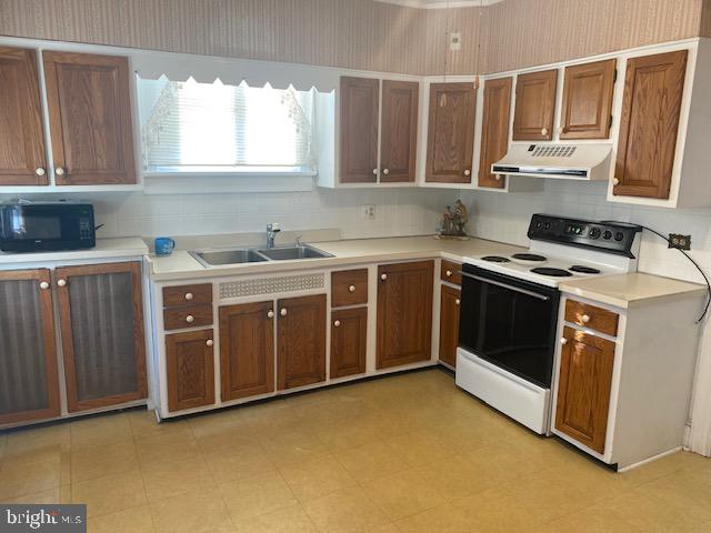 1524 Fairview Street Reading, PA 19606 - Photo 3 of 8