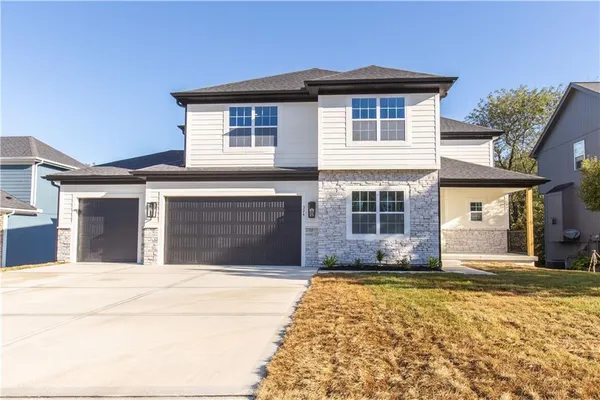 $560,000 | 7350 Northwest Clore Drive, Parkville, MO 64152