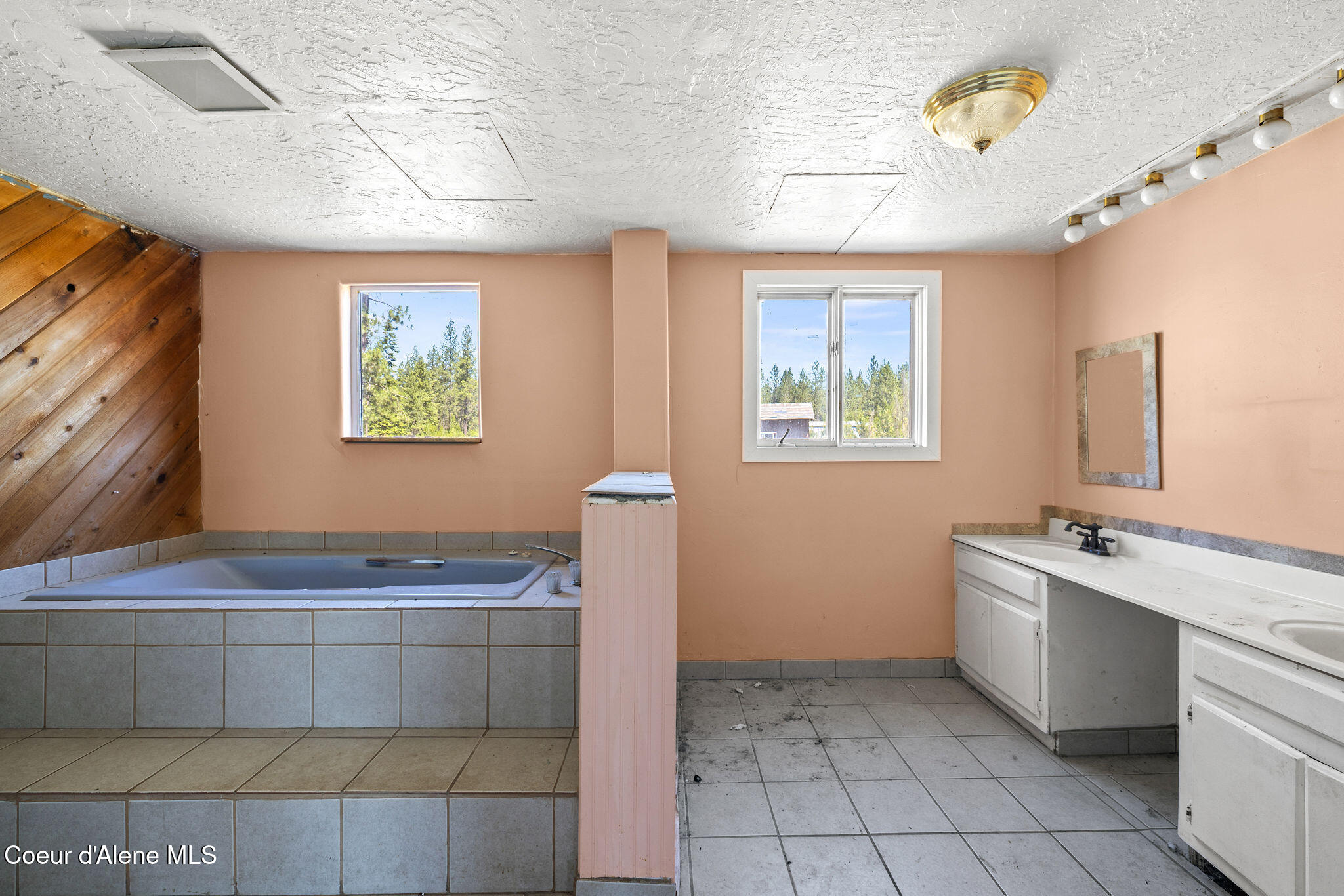 26497 North Warren Road Athol, ID 83801 - Photo 17 of 30 Main Level Bathroom