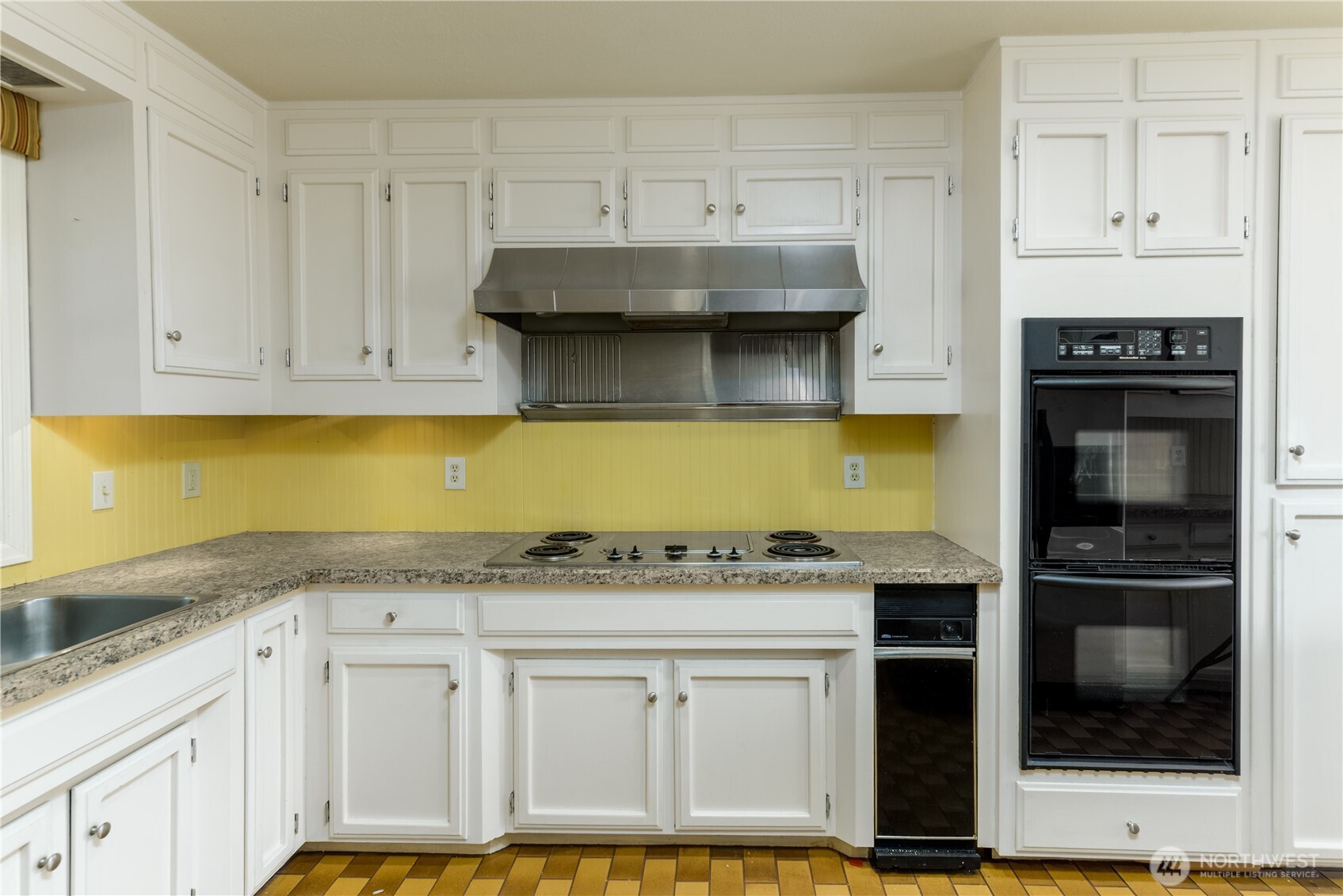 103 Turnagain Place Sequim, WA 98382 - Photo 11 of 40 a kitchen with granite countertop a stove and a sink