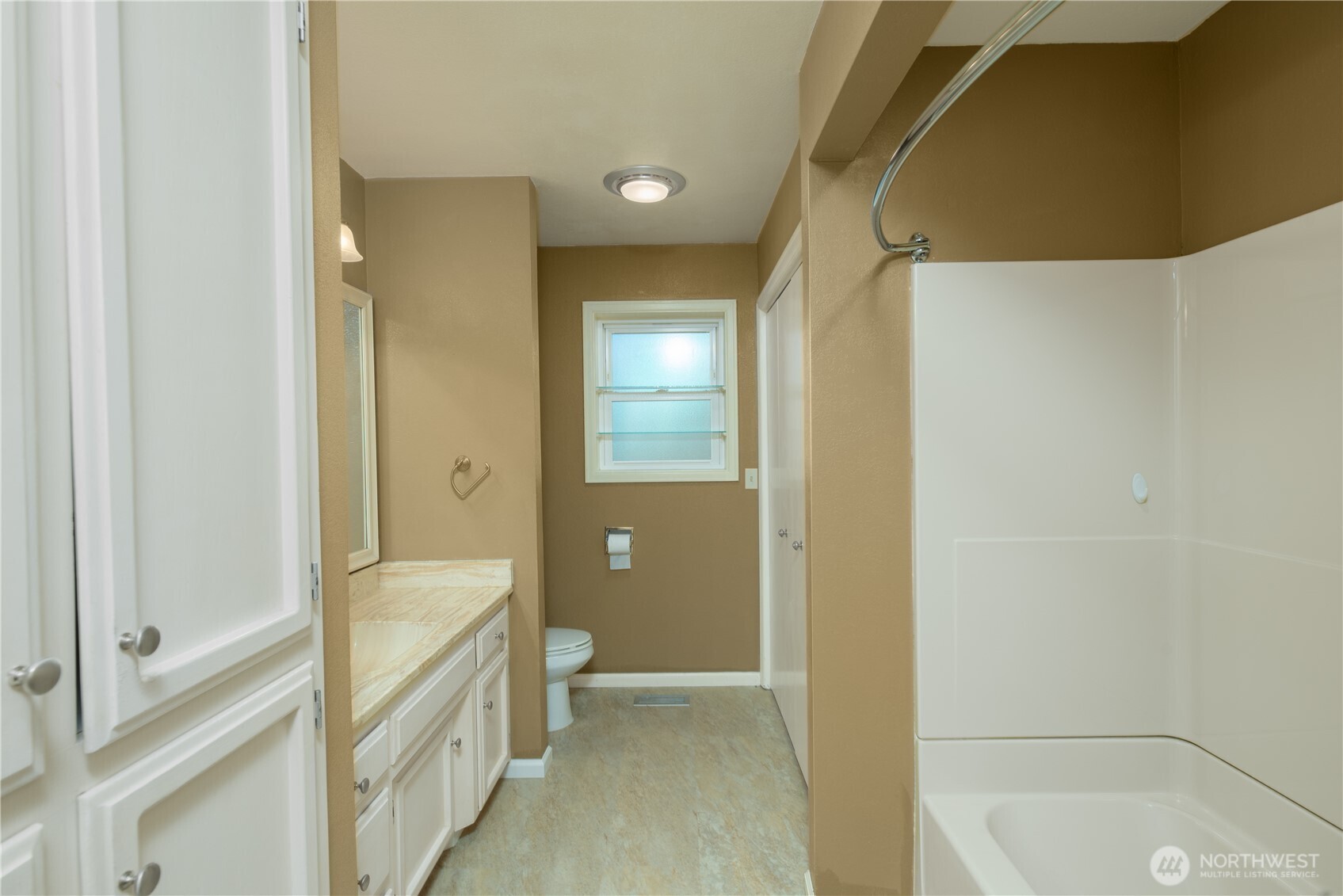 103 Turnagain Place Sequim, WA 98382 - Photo 25 of 40 a bathroom with a tub sink and toilet