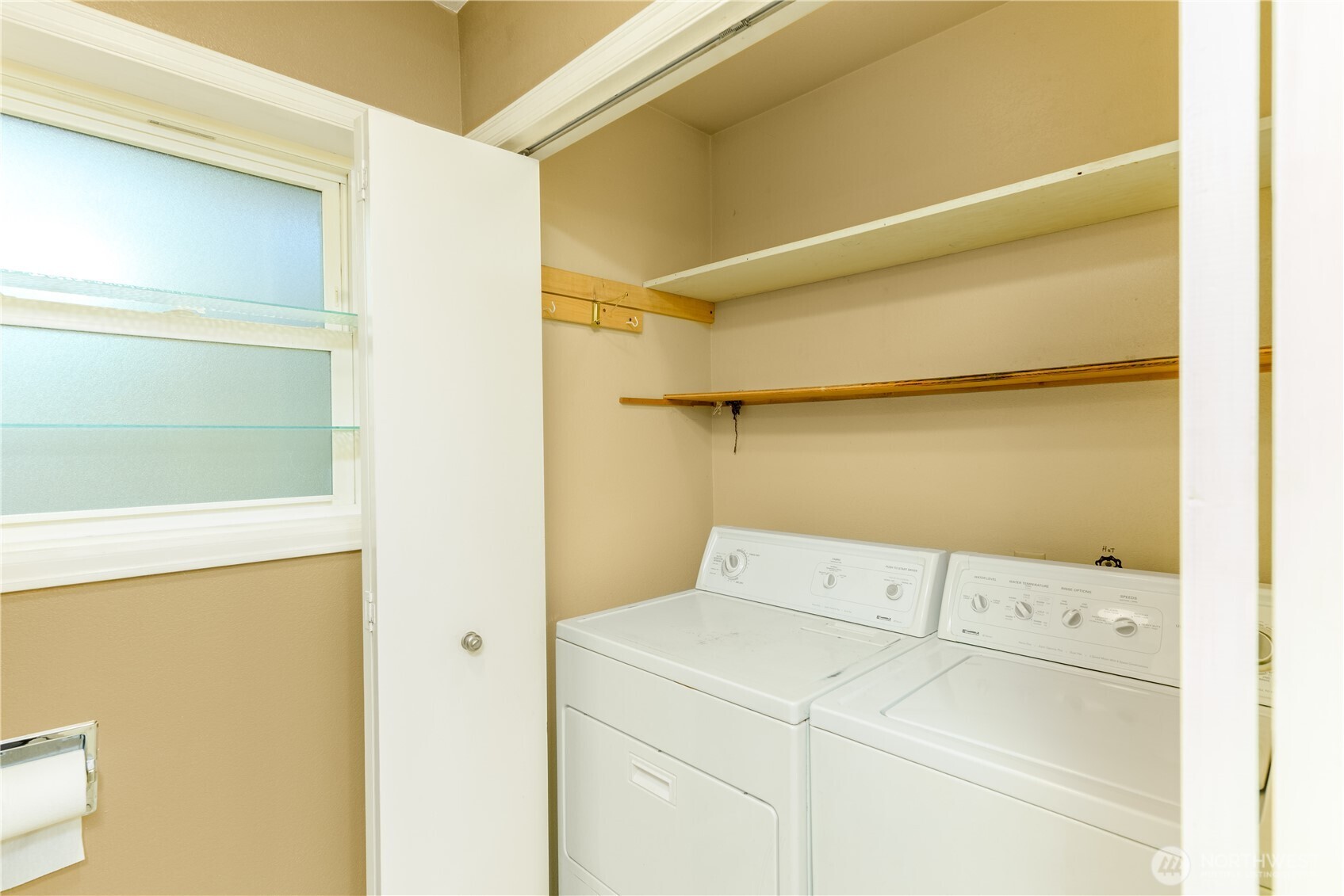 103 Turnagain Place Sequim, WA 98382 - Photo 27 of 40 a utility room with dryer and washer