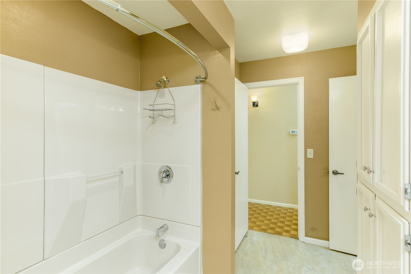 103 Turnagain Place Sequim, WA 98382 - Photo 30 of 40 a bathroom with a shower and a tub