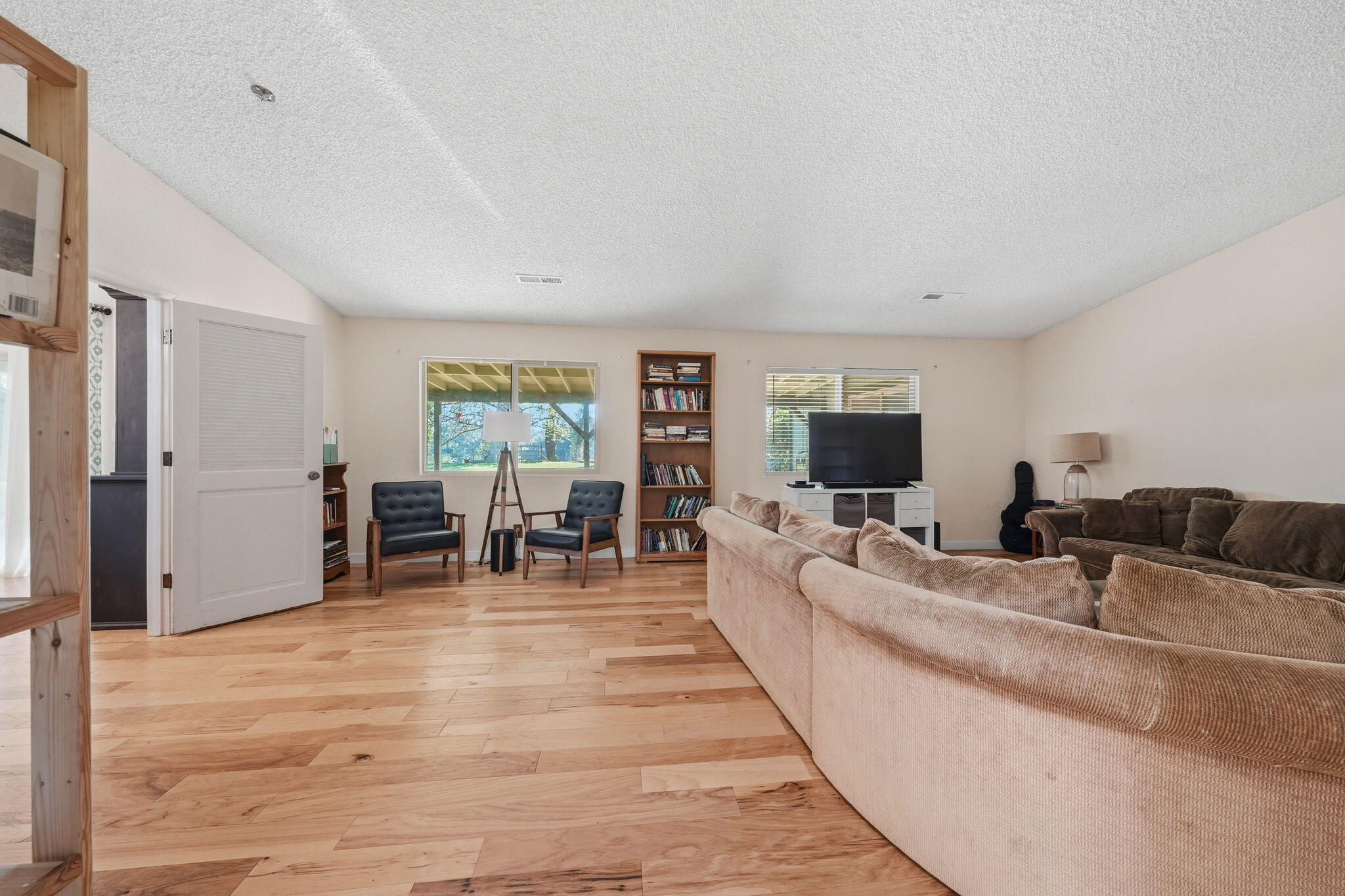 6725 Park Ridge Drive Anderson, CA 96007 - Photo 11 of 46 Family room