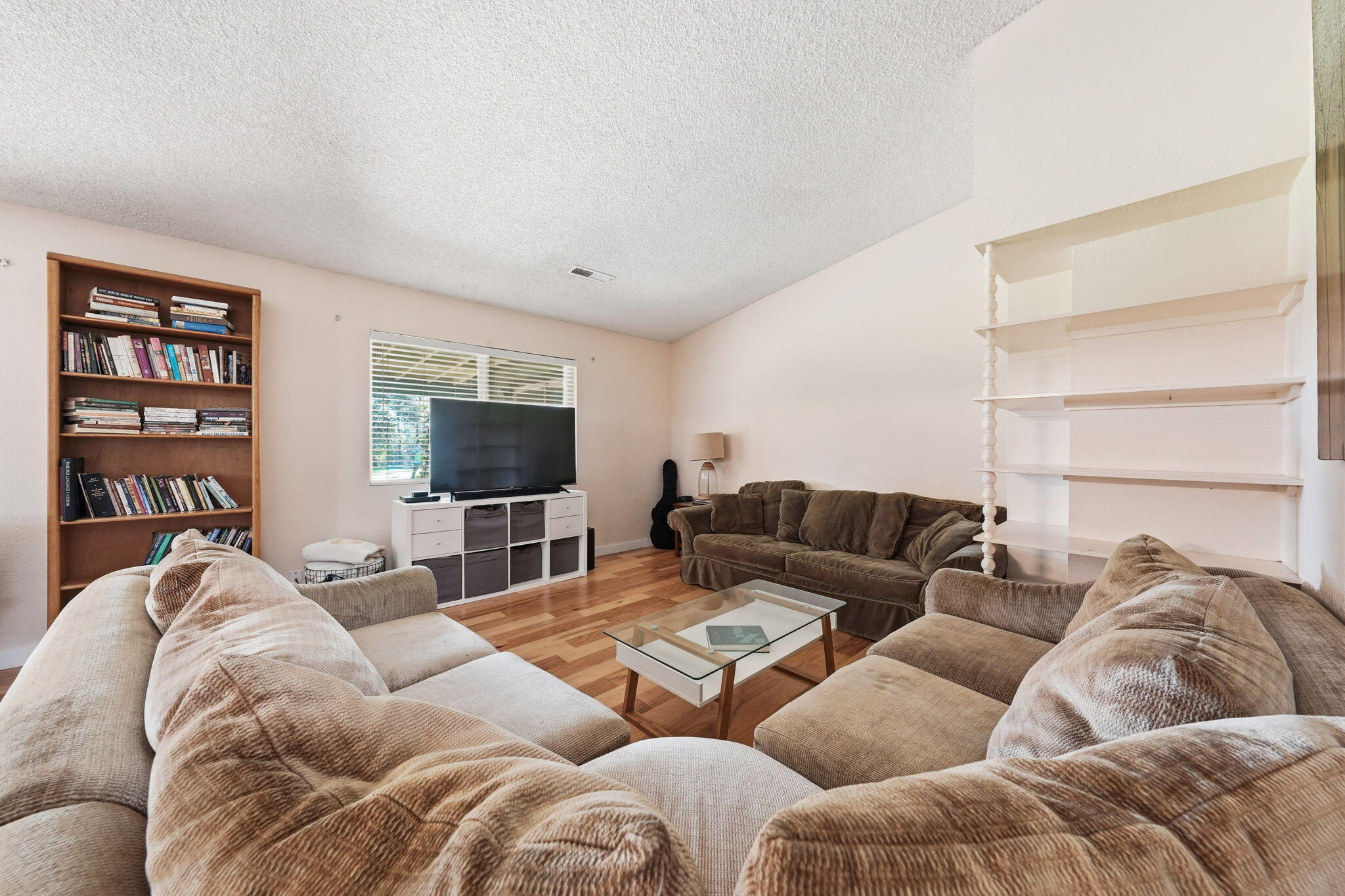 6725 Park Ridge Drive Anderson, CA 96007 - Photo 12 of 46 Family room