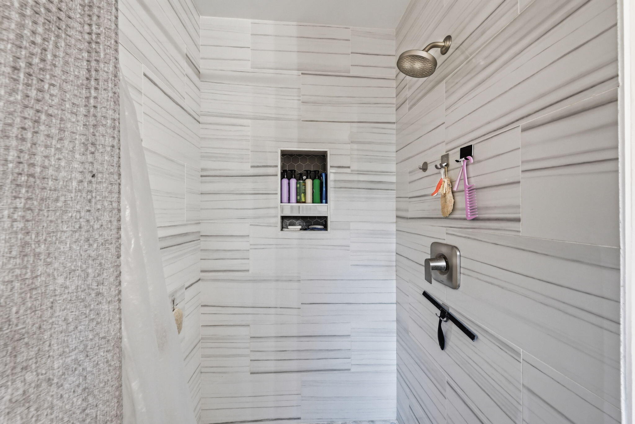 6725 Park Ridge Drive Anderson, CA 96007 - Photo 16 of 46 Primary shower