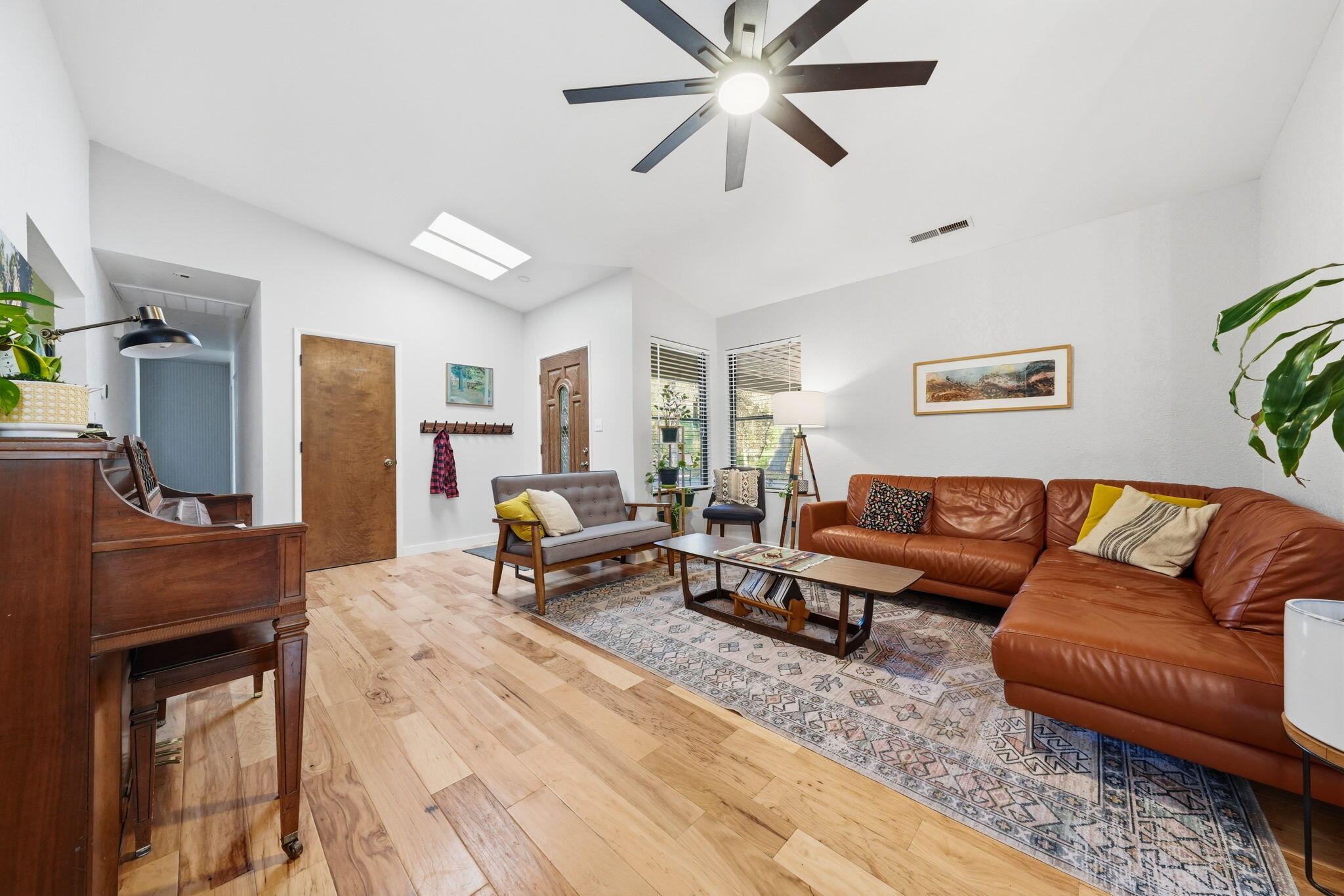 6725 Park Ridge Drive Anderson, CA 96007 - Photo 5 of 46 Living Room