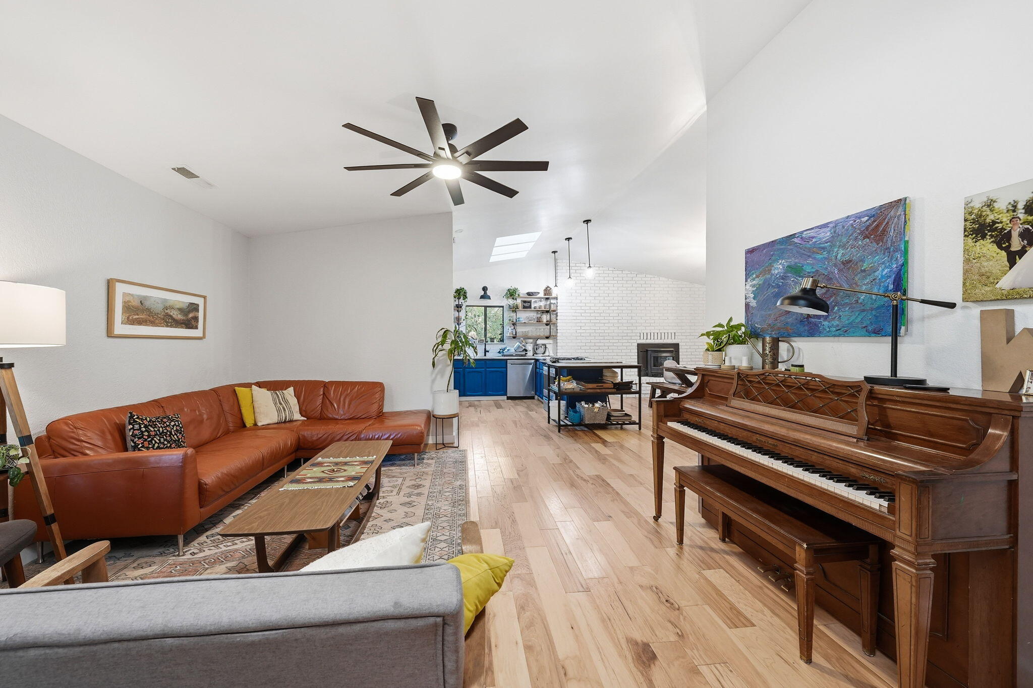 6725 Park Ridge Drive Anderson, CA 96007 - Photo 6 of 46 Living Room