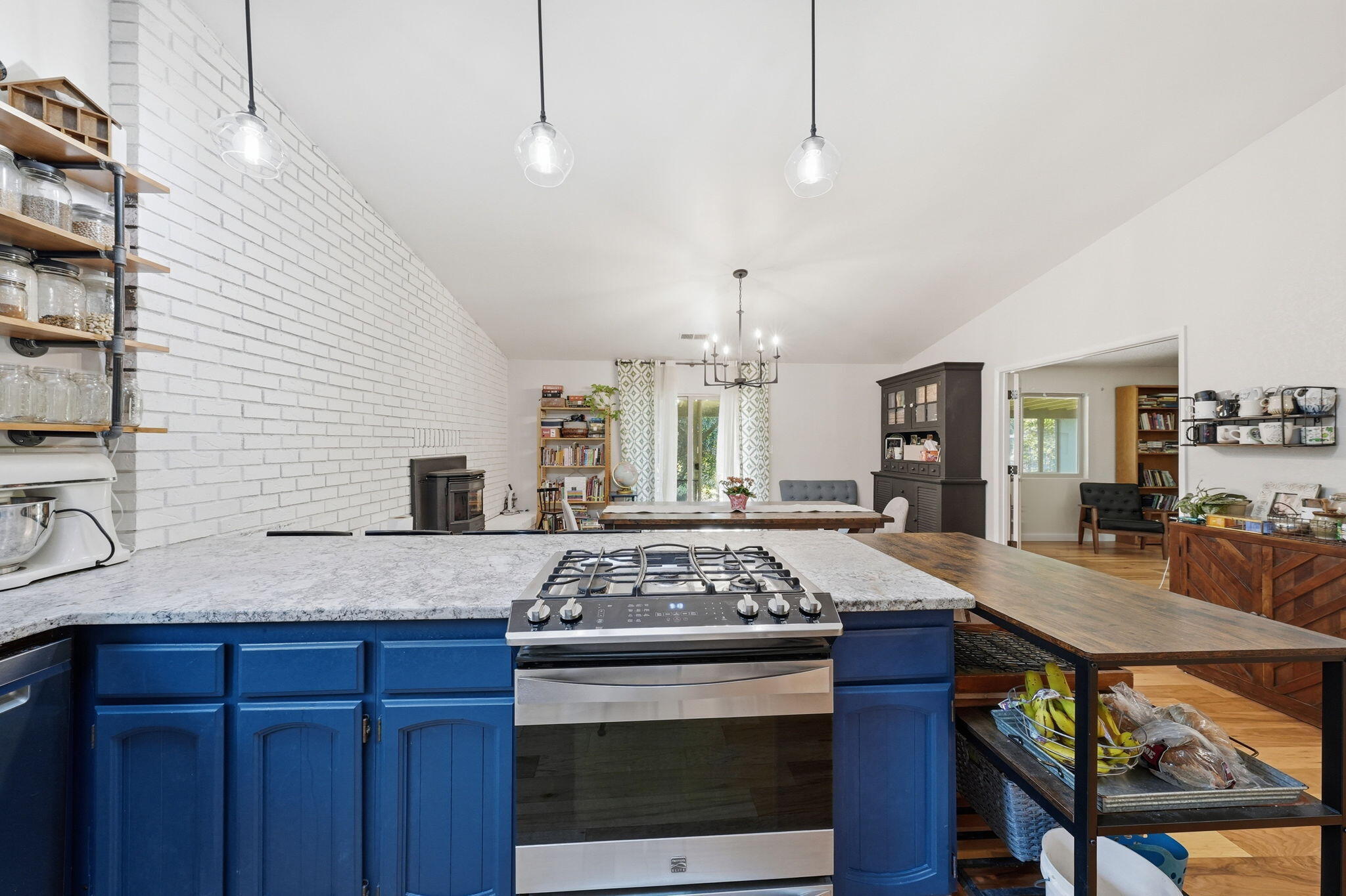 6725 Park Ridge Drive Anderson, CA 96007 - Photo 9 of 46 Kitchen to dining