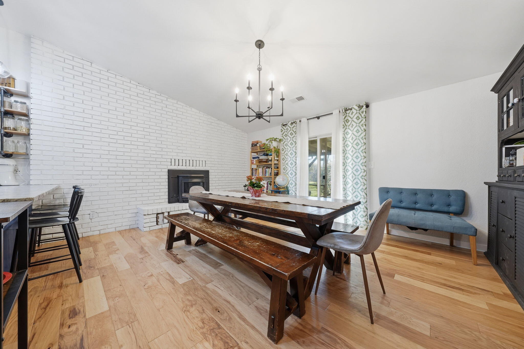 6725 Park Ridge Drive Anderson, CA 96007 - Photo 10 of 46 Dining room