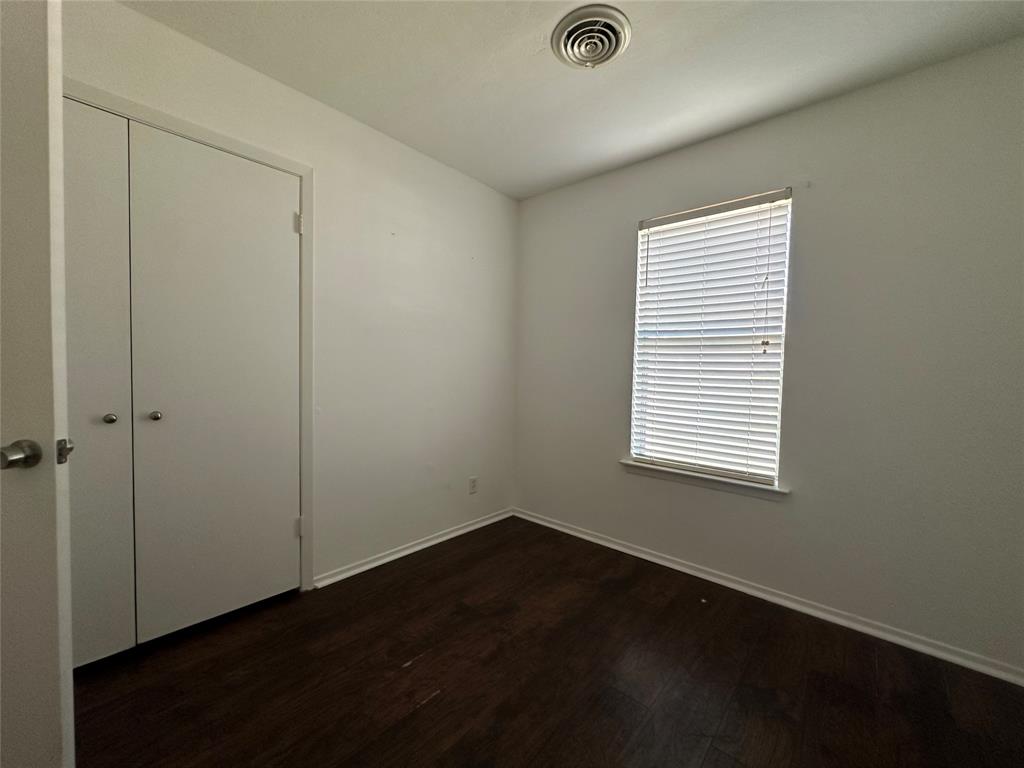 330 East Wilson Avenue Pilot Point, TX 76258 - Photo 11 of 18