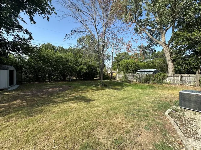 $1,599 | 330 East Wilson Avenue, Pilot Point, TX 76258