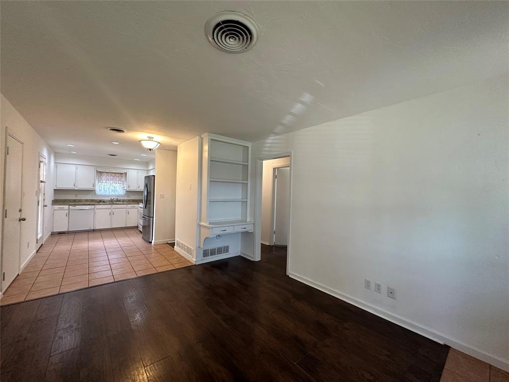 330 East Wilson Avenue Pilot Point, TX 76258 - Photo 4 of 18