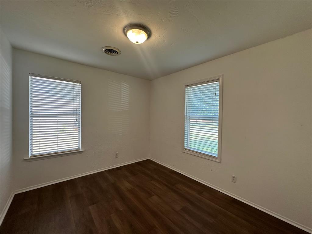 330 East Wilson Avenue Pilot Point, TX 76258 - Photo 7 of 18