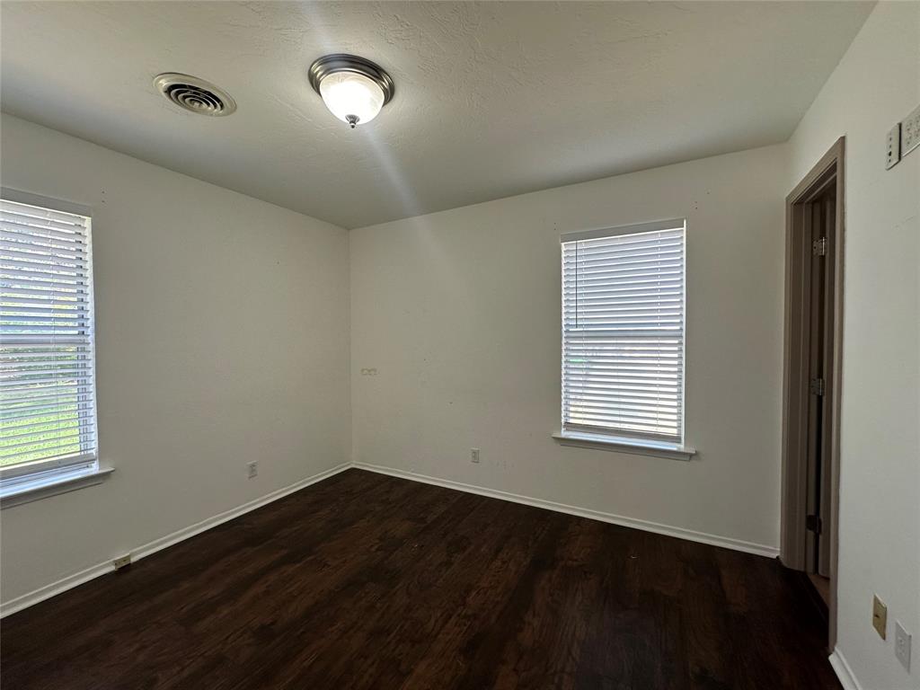 330 East Wilson Avenue Pilot Point, TX 76258 - Photo 9 of 18