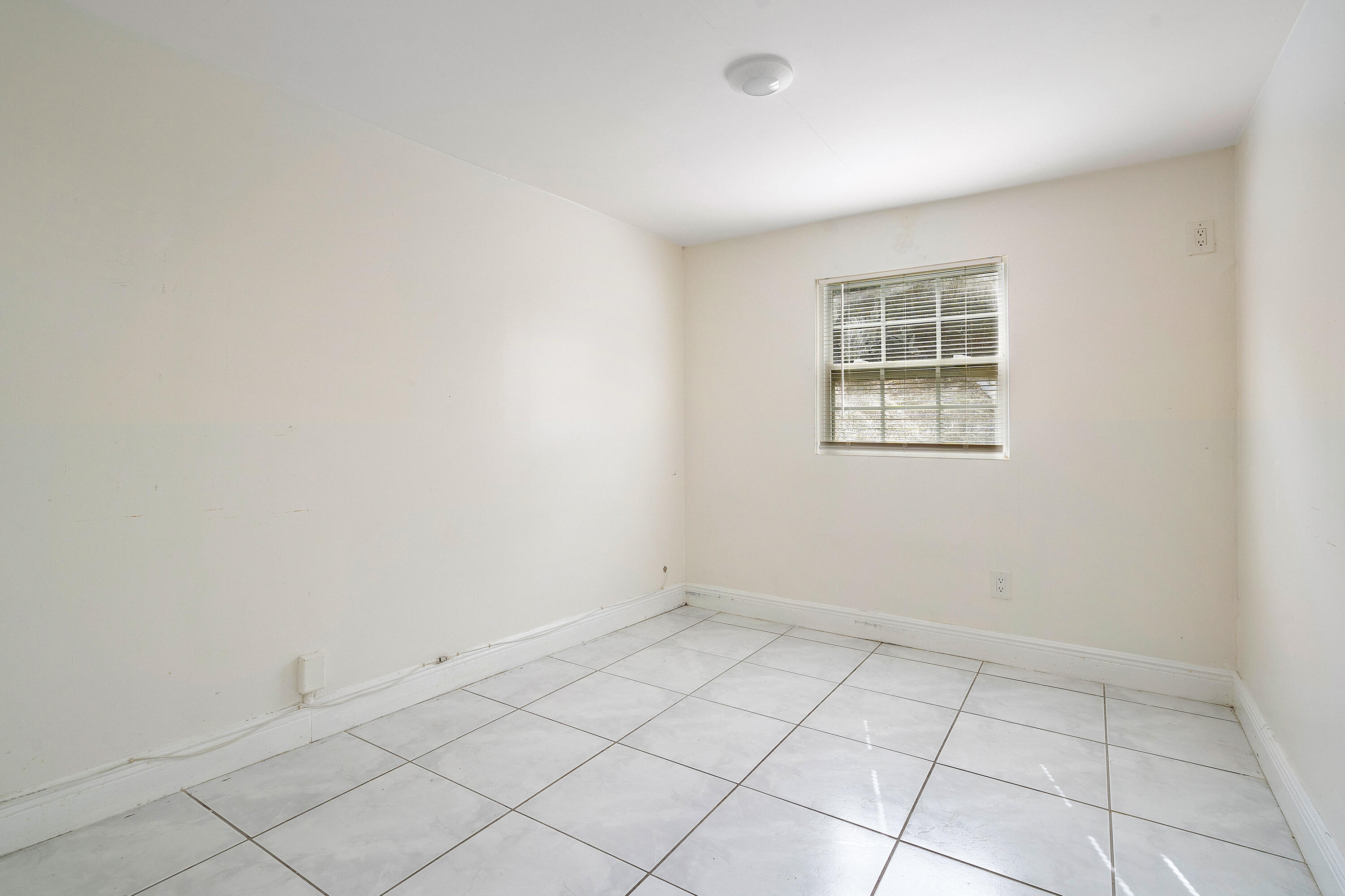 6130 Edwards Road Pompano Beach, FL 33063 - Photo 9 of 17 016-6130EdwardsRoad-Margate-FL-33063-FUL