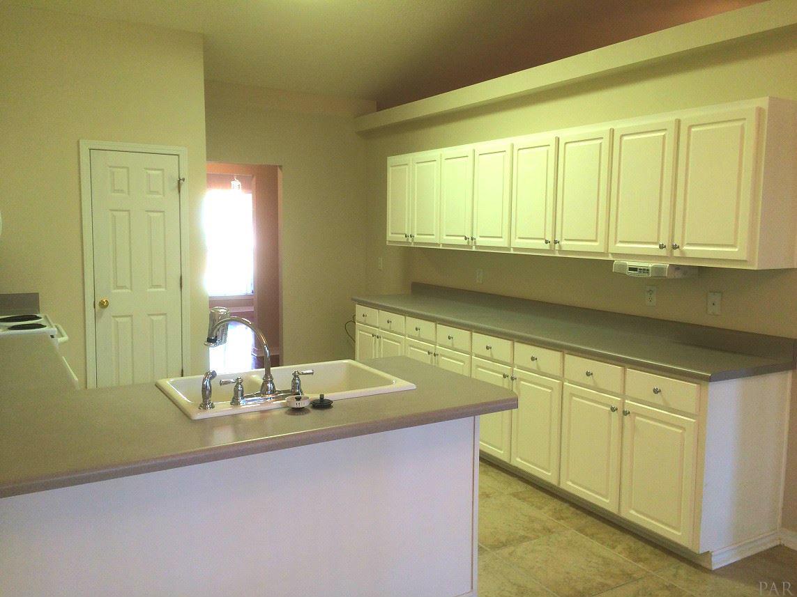 4809 Ribault Lane Milton, FL 32570 - Photo 8 of 36 Gallery Image 8
