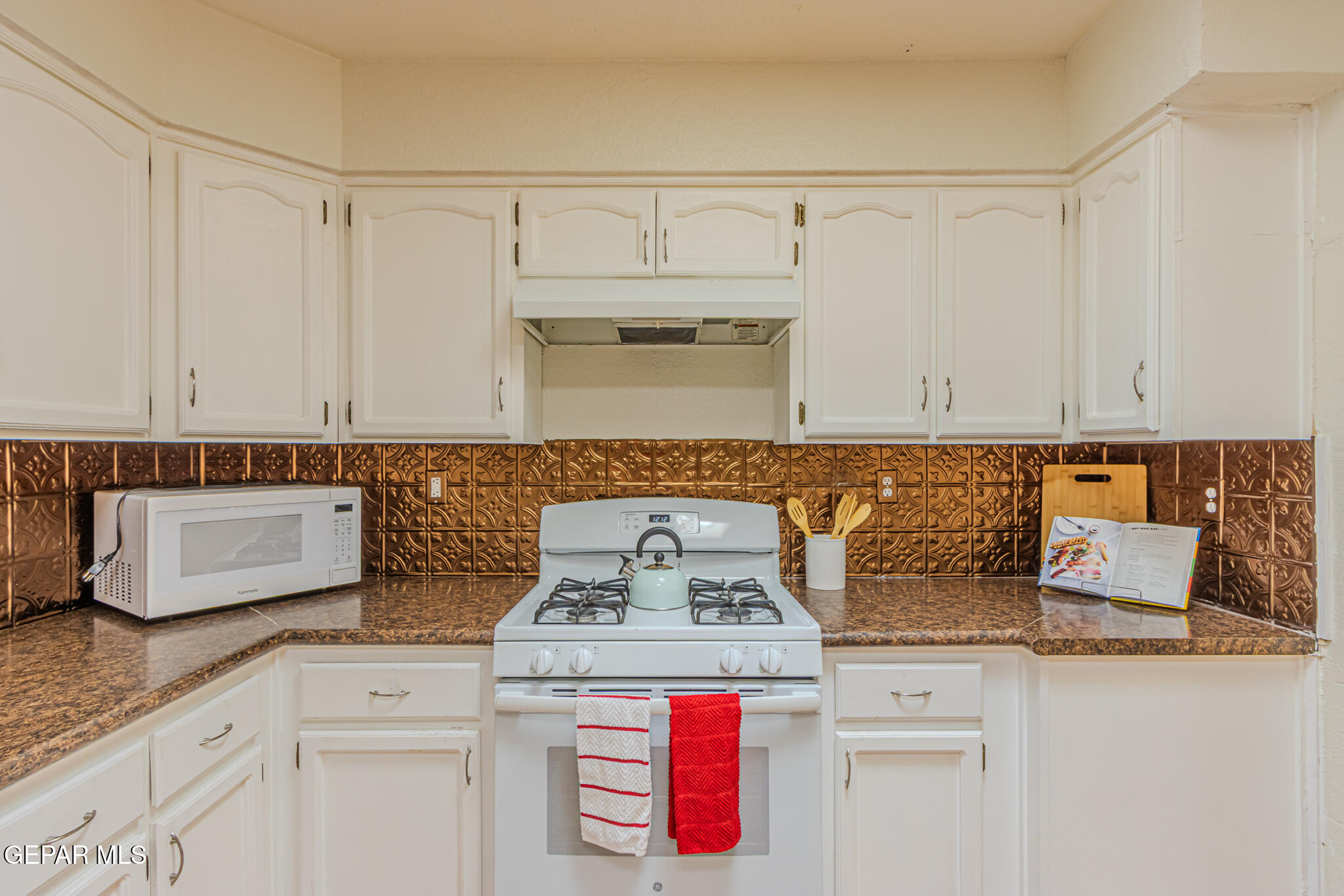 1420 Black Ridge Drive El Paso, TX 79912 - Photo 12 of 34 Kitchen
