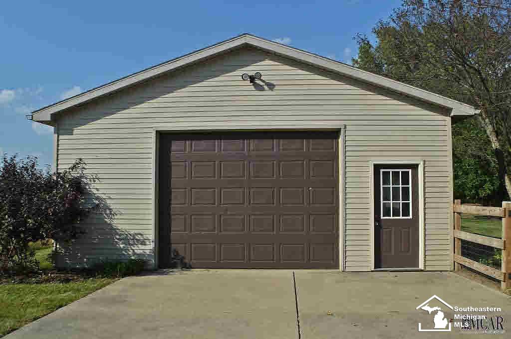 570 East Erie Road Temperance, MI 48182 - Photo 33 of 41 21372121-32.JPG