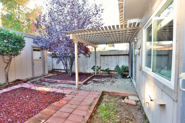 $299,000 | 424 Florin Road, Sacramento, CA 95831