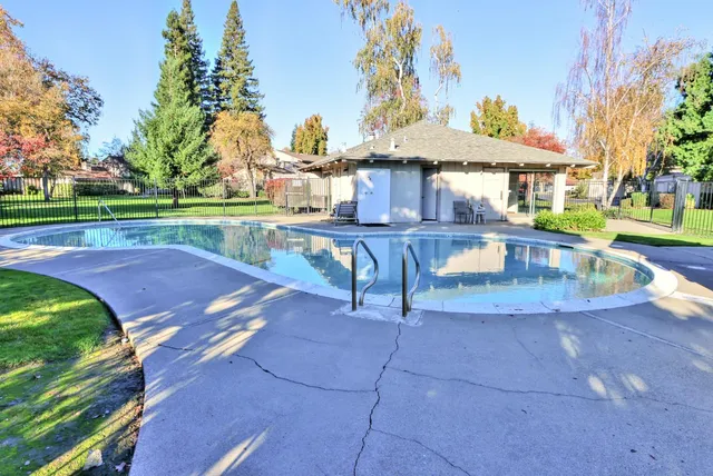 $299,000 | 424 Florin Road, Sacramento, CA 95831