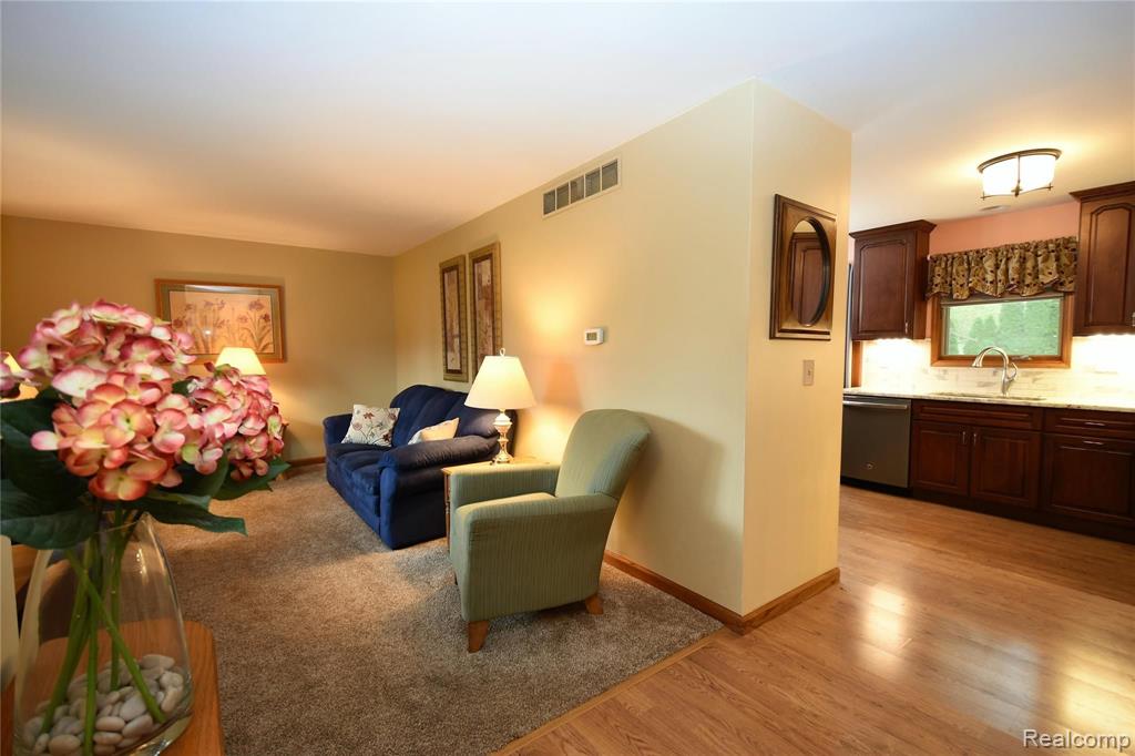 10498 Carmer Road Fenton, MI 48430 - Photo 13 of 40