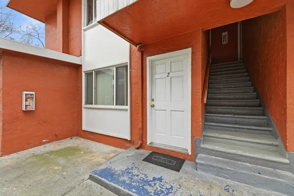 a view of entryway with a front door