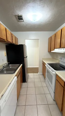 $1,150 | 1315 Airport Drive, Unit B02, Tallahassee, FL 32304